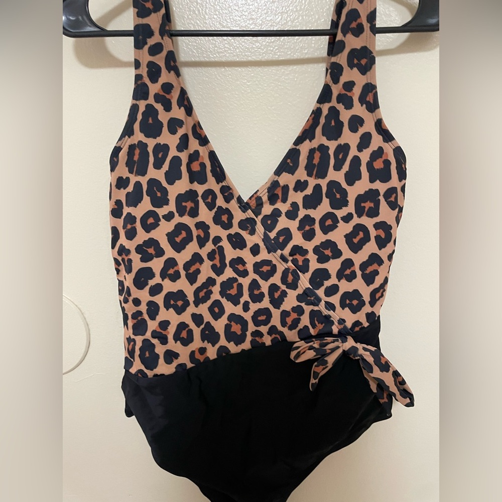 ✨Women’s Pink Lily One Piece Bathing Suit Size L - Picture 3 of 9